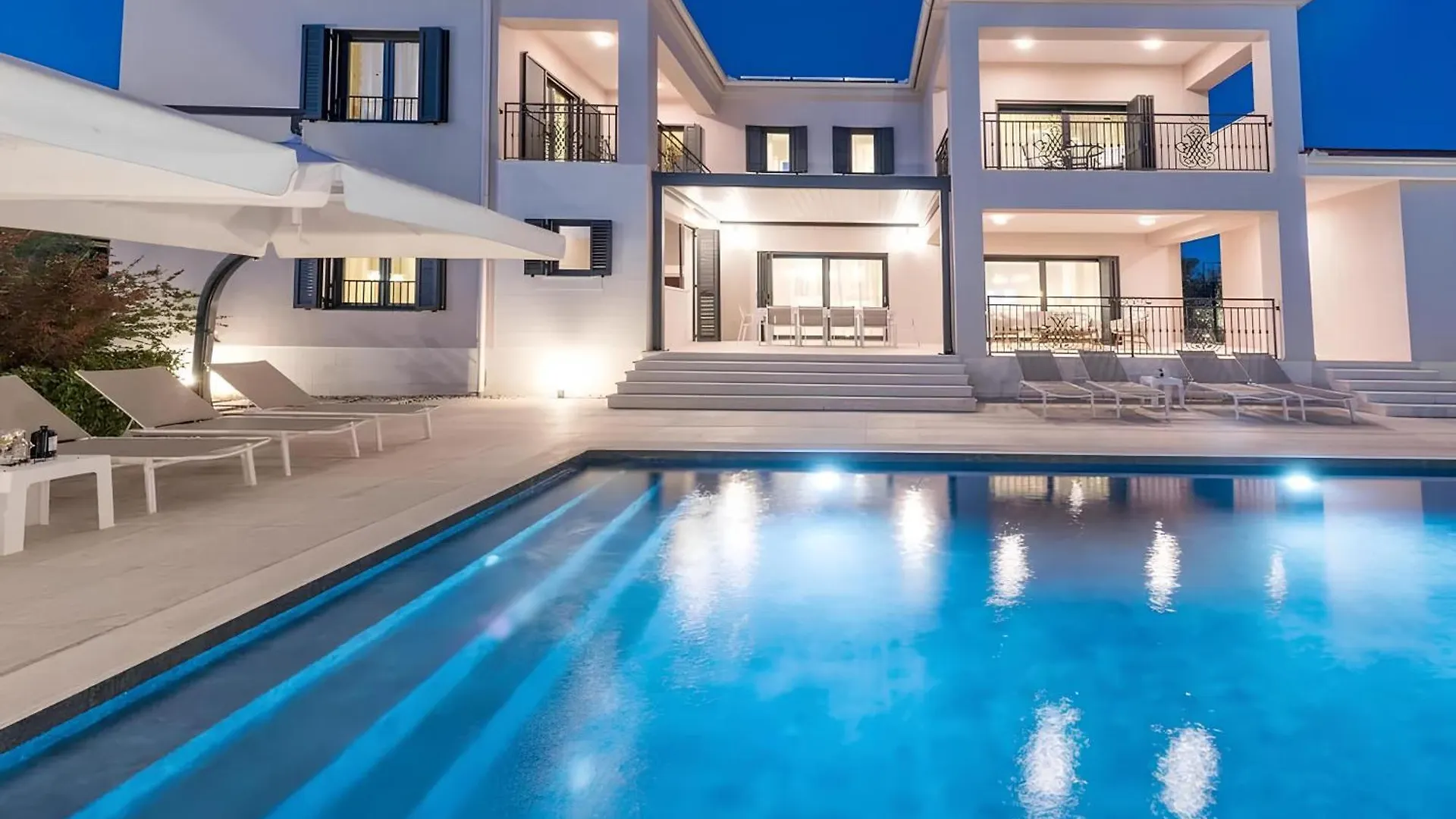 Spacious And Elegant Villa Beroce شقة