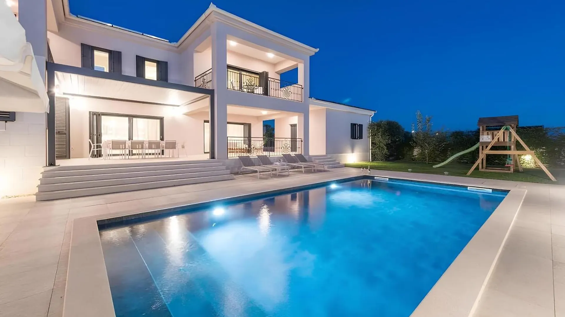 Spacious And Elegant Villa Beroce شقة